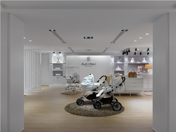 比利時皇室寶寶御用、令好萊塢巨星安潔莉娜裘莉也瘋狂